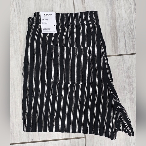 🌱 Women's Shorts - Picture 2 of 3